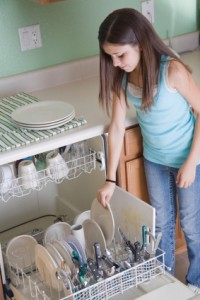 girl_dishwasher